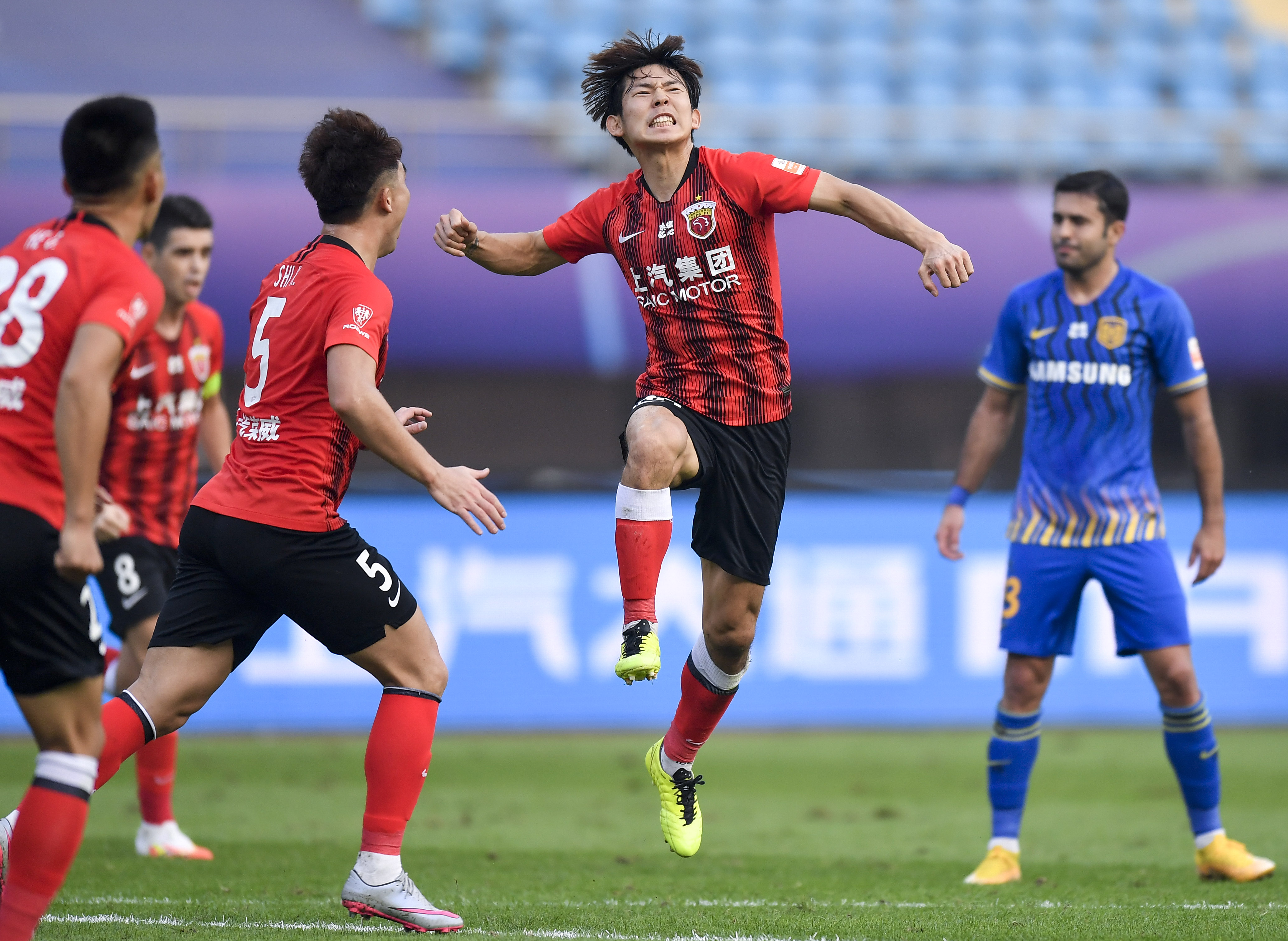 半岛体育-苏宁胜上港